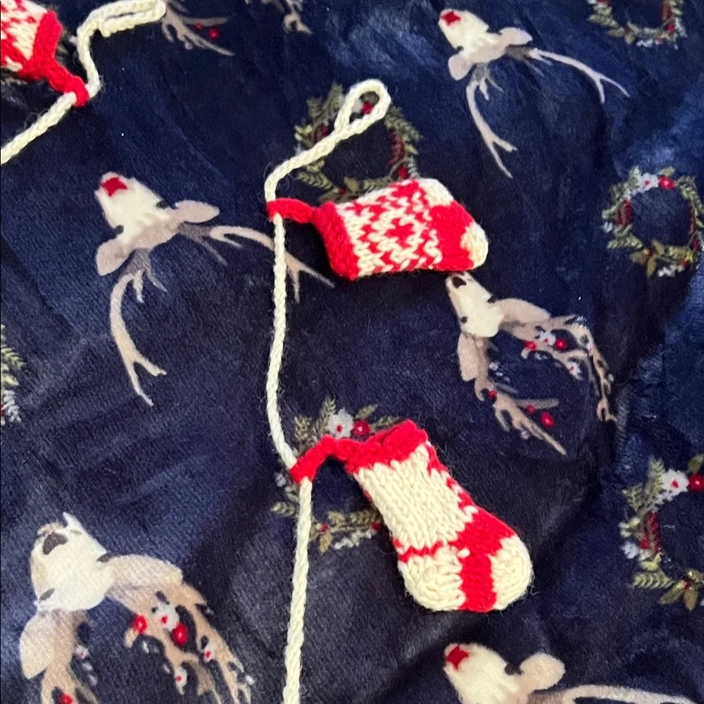 Vintage Festive Red and White Knit Stocking Garland